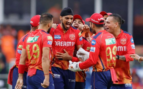 KKR vs PBKS: Players in Punjab Kings IPL team jersey.