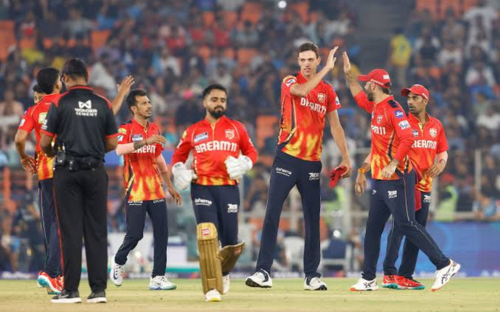 PBKS vs LSG: Players in Punjab Kings IPL team jersey.