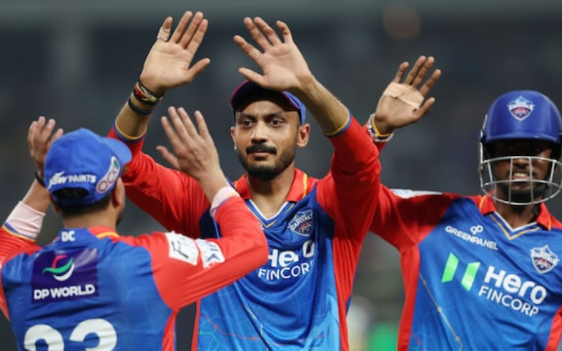 SRH vs DC: Players in Delhi Capitals IPL team jersey.